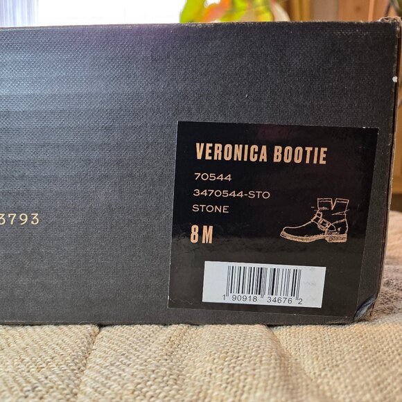 FRYE Veronica Bootie, 8, Like New Condition, With Box - Picture 11 of 11